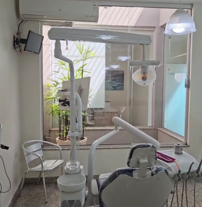Consultório com vista para o jardim